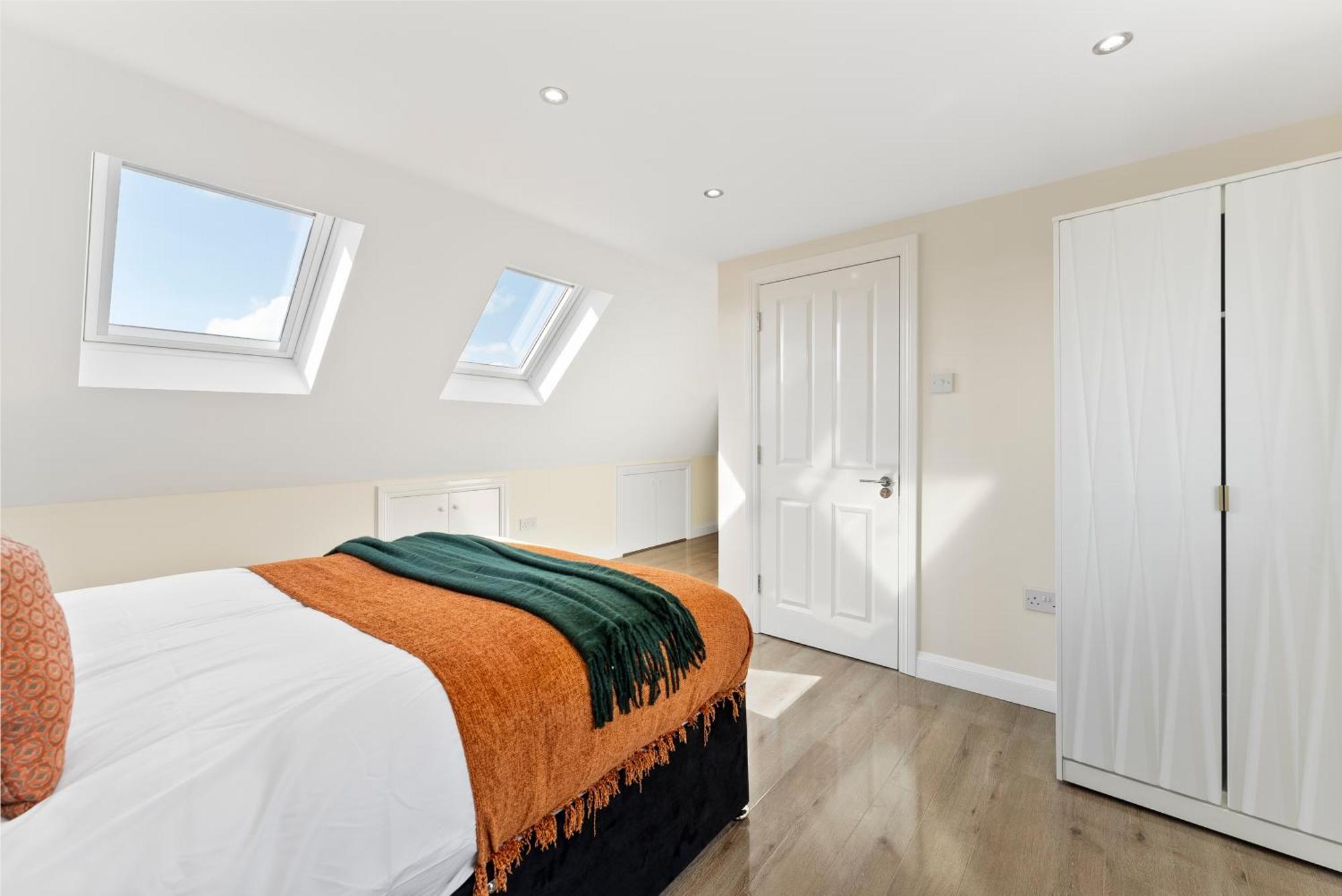 Stylish Wembley Gem - Parking -Sleeps 14 Villa London Exterior photo