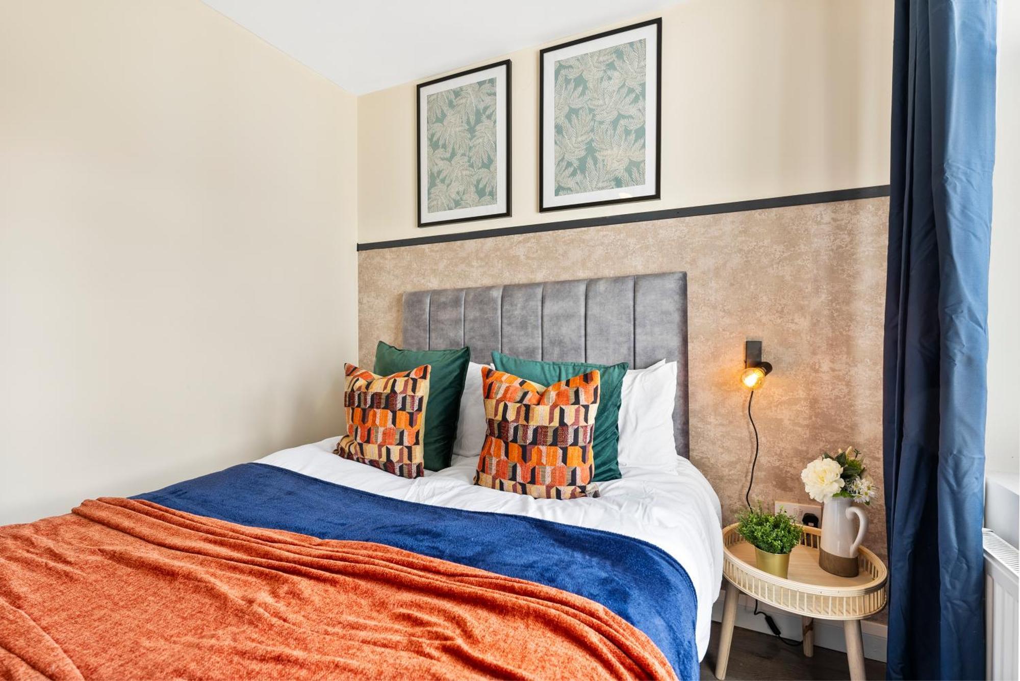 Stylish Wembley Gem - Parking -Sleeps 14 Villa London Exterior photo