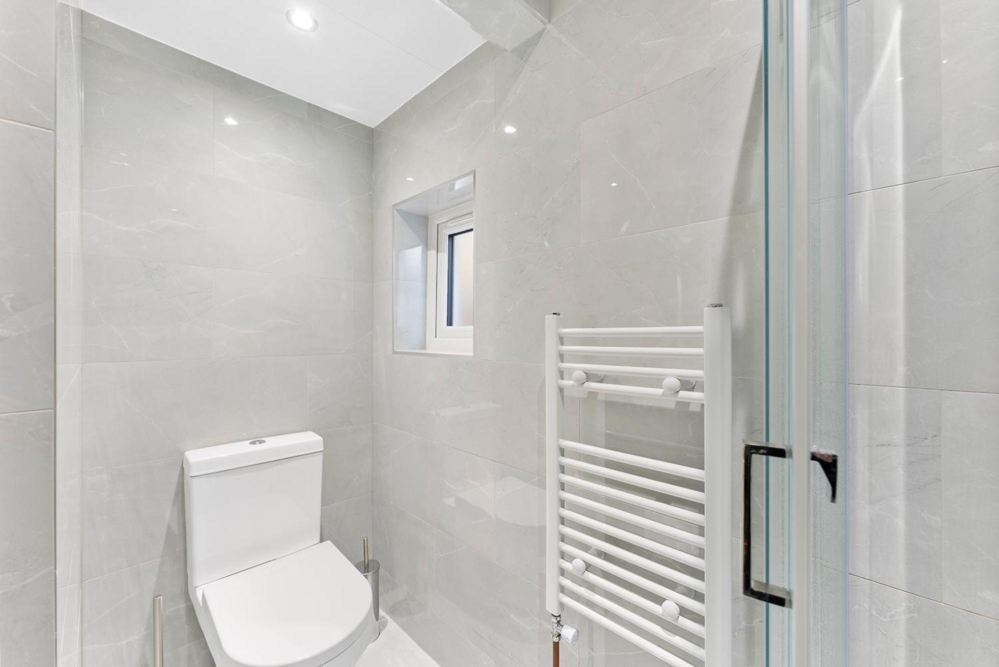Stylish Wembley Gem - Parking -Sleeps 14 Villa London Exterior photo