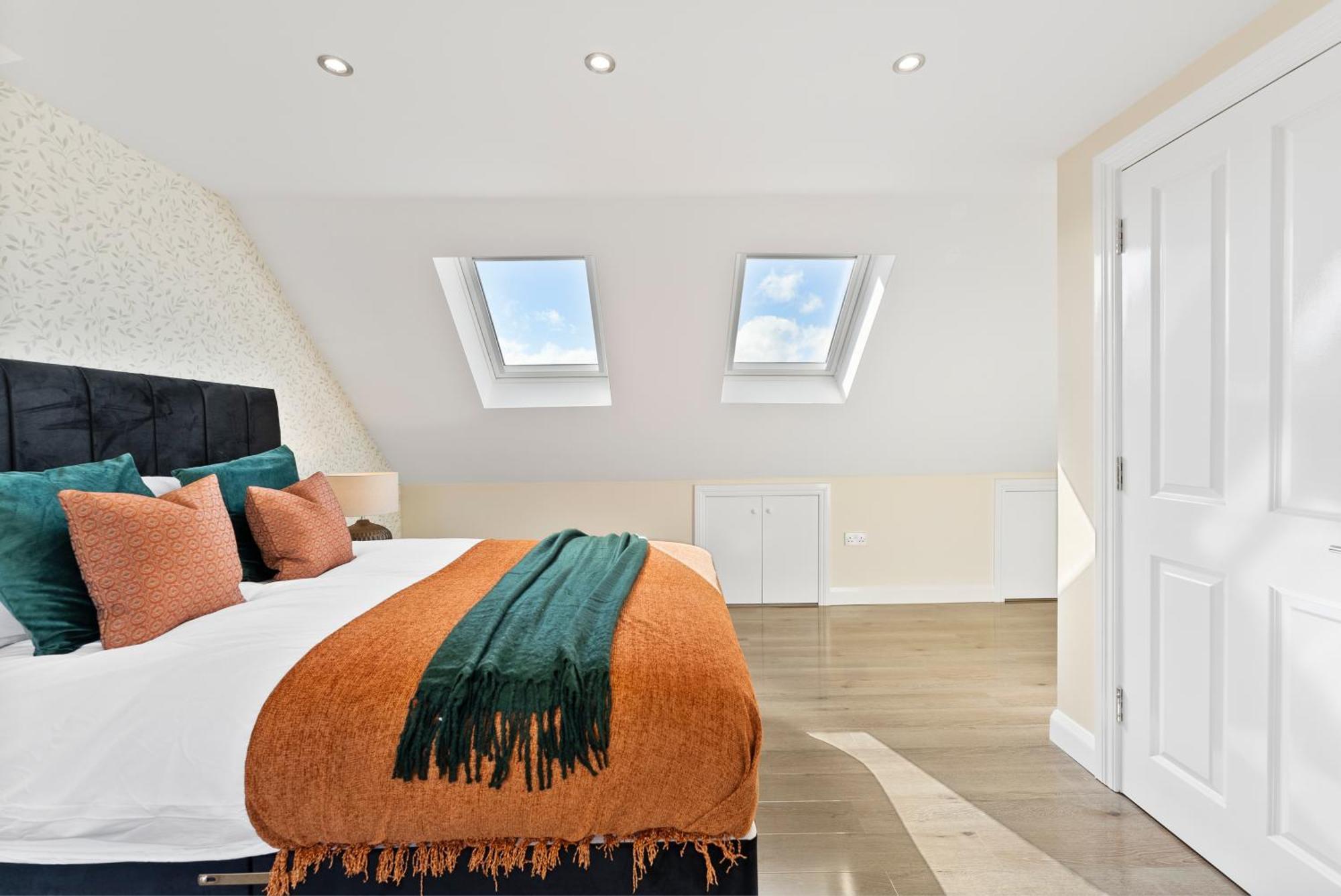 Stylish Wembley Gem - Parking -Sleeps 14 Villa London Exterior photo