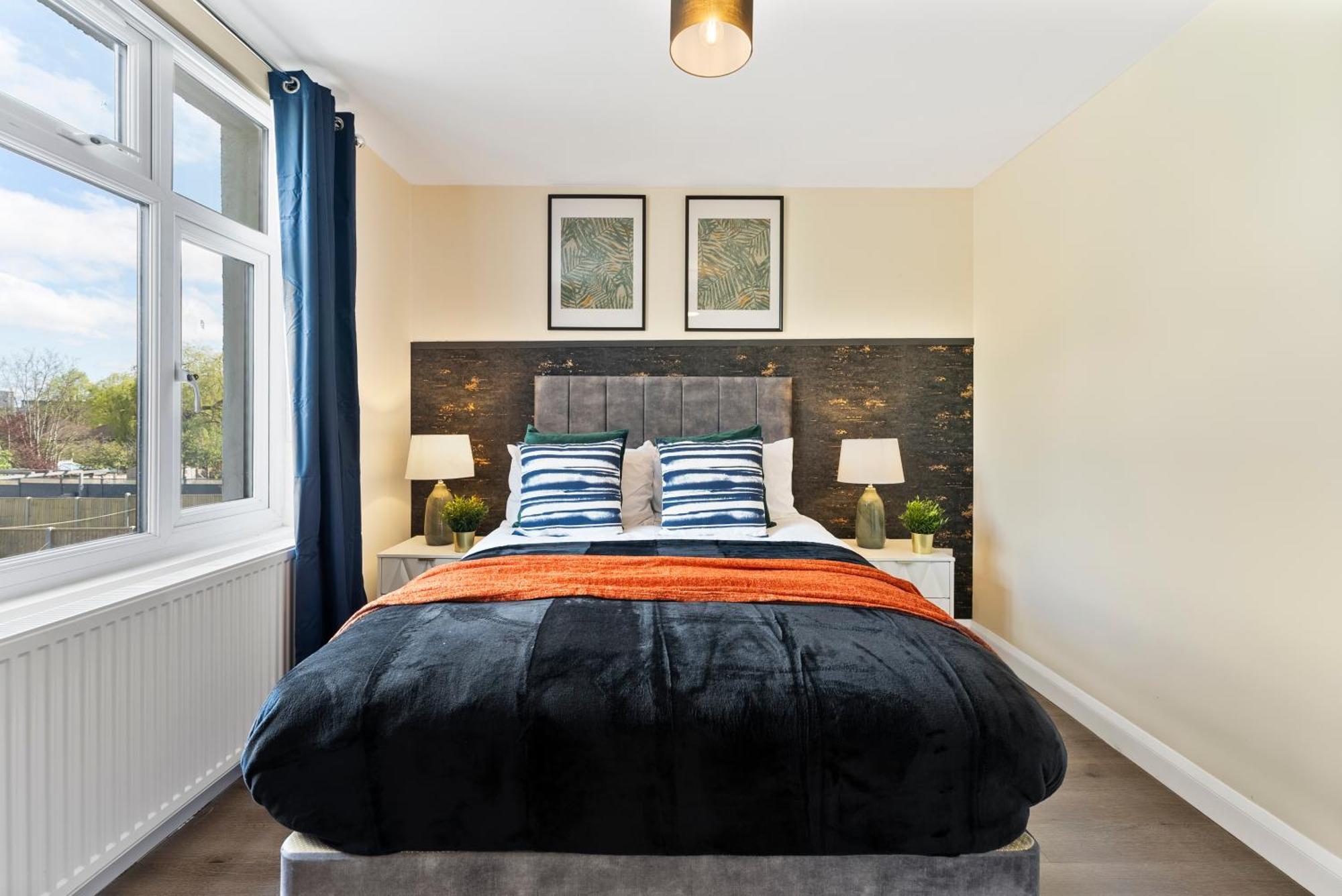 Stylish Wembley Gem - Parking -Sleeps 14 Villa London Exterior photo