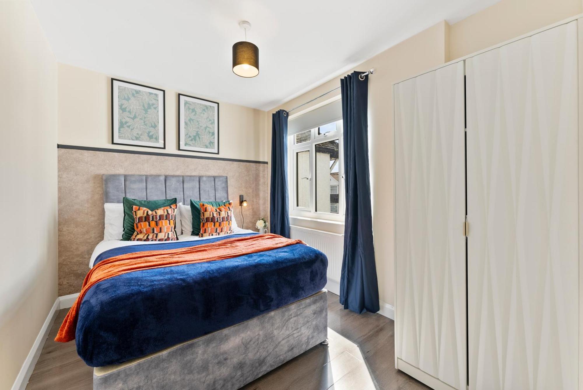 Stylish Wembley Gem - Parking -Sleeps 14 Villa London Exterior photo