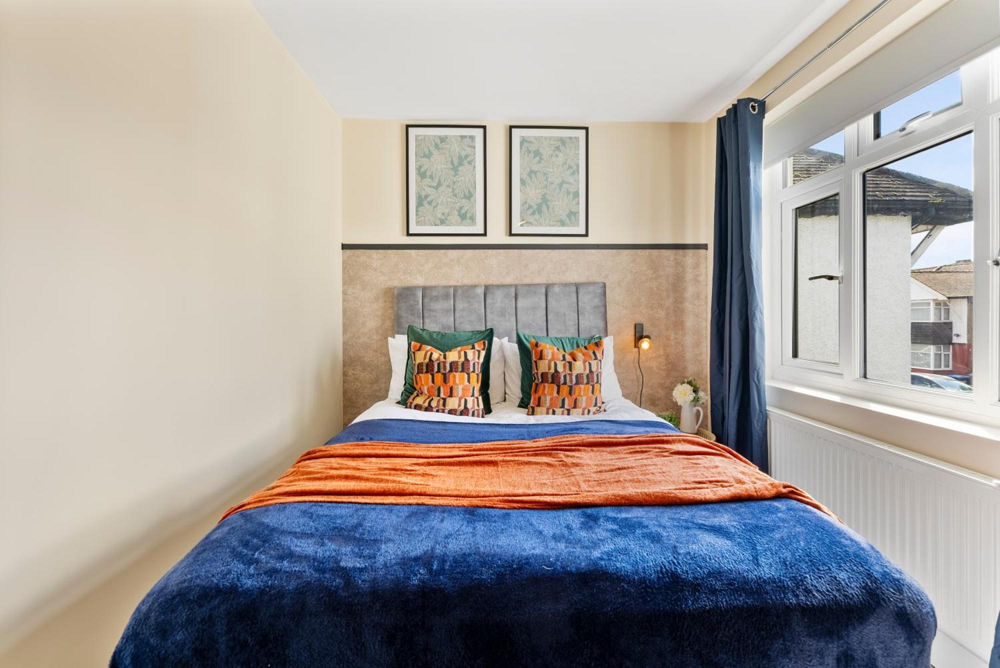 Stylish Wembley Gem - Parking -Sleeps 14 Villa London Exterior photo