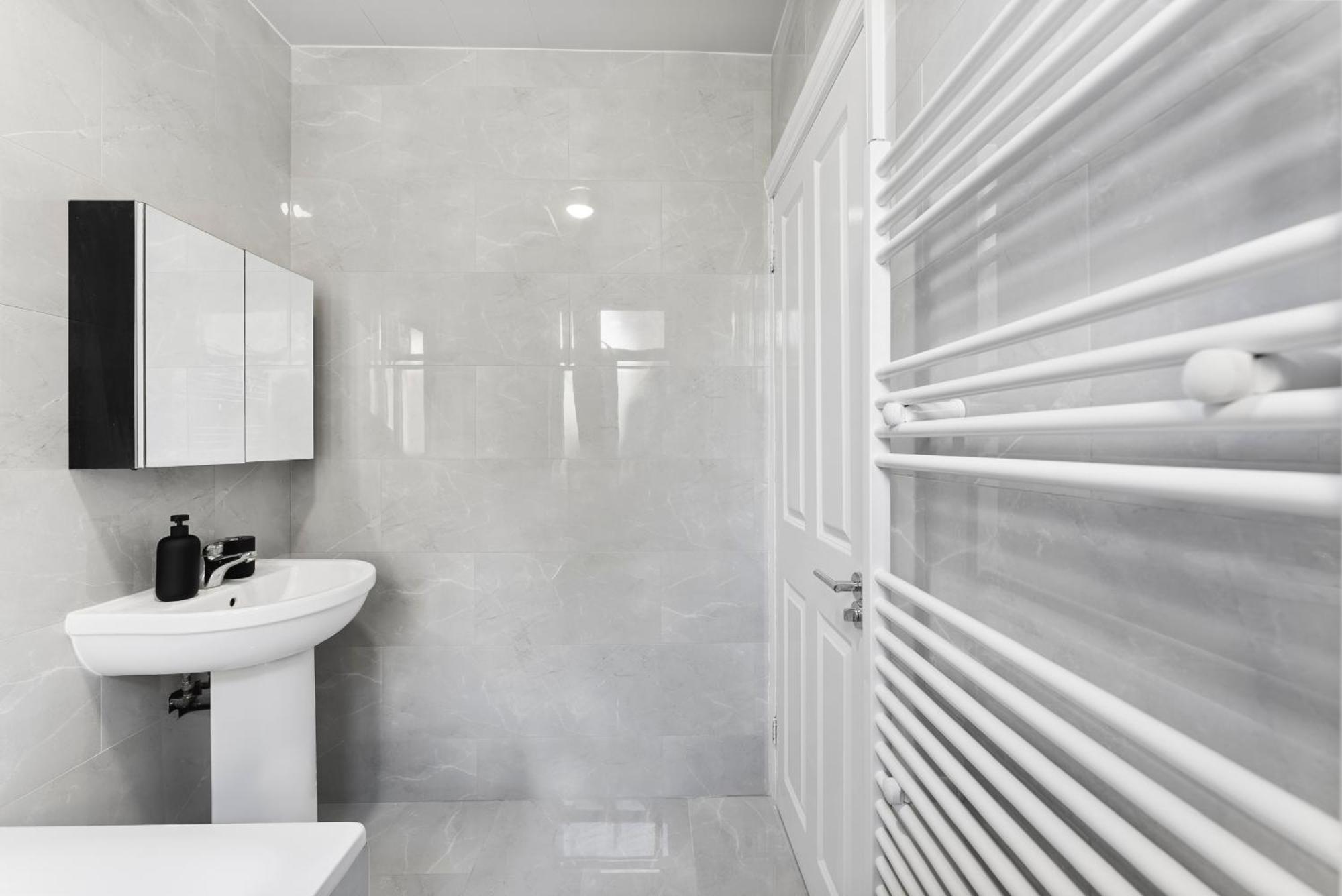 Stylish Wembley Gem - Parking -Sleeps 14 Villa London Exterior photo