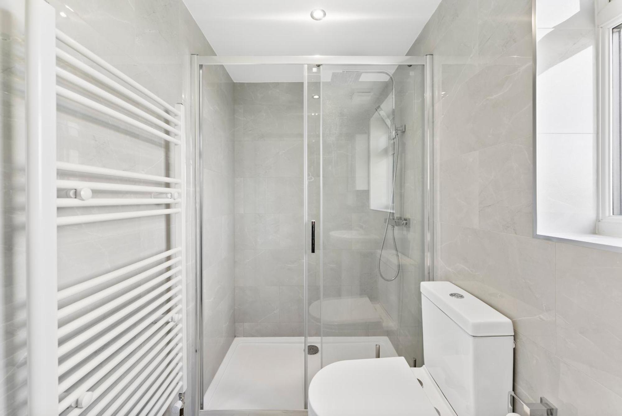 Stylish Wembley Gem - Parking -Sleeps 14 Villa London Exterior photo