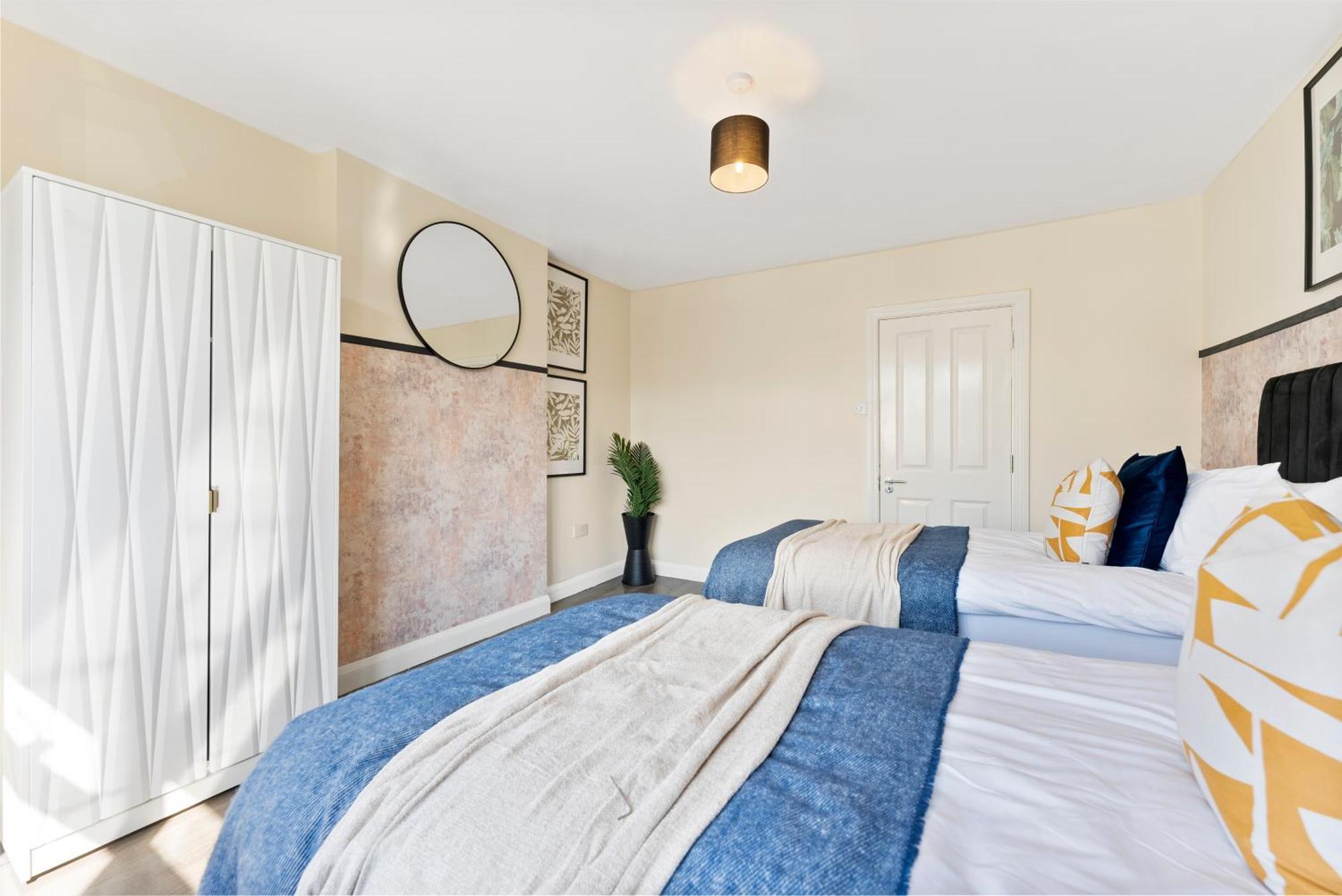Stylish Wembley Gem - Parking -Sleeps 14 Villa London Exterior photo