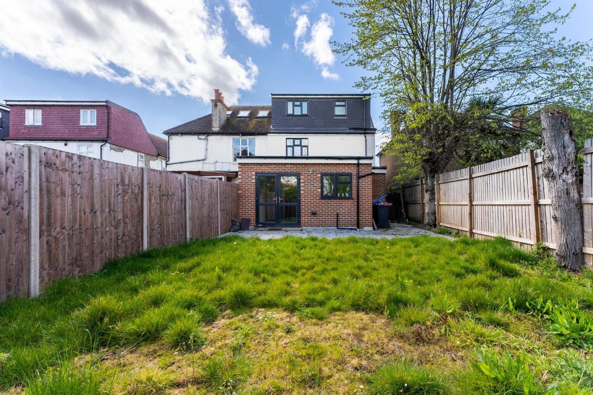 Stylish Wembley Gem - Parking -Sleeps 14 Villa London Exterior photo