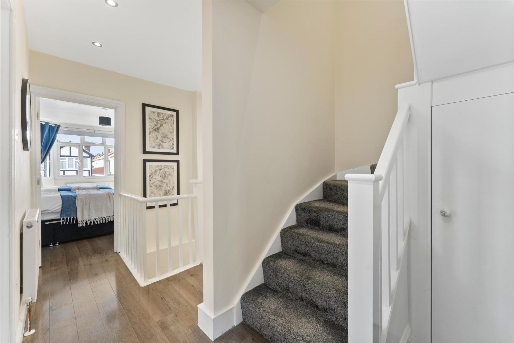 Stylish Wembley Gem - Parking -Sleeps 14 Villa London Exterior photo