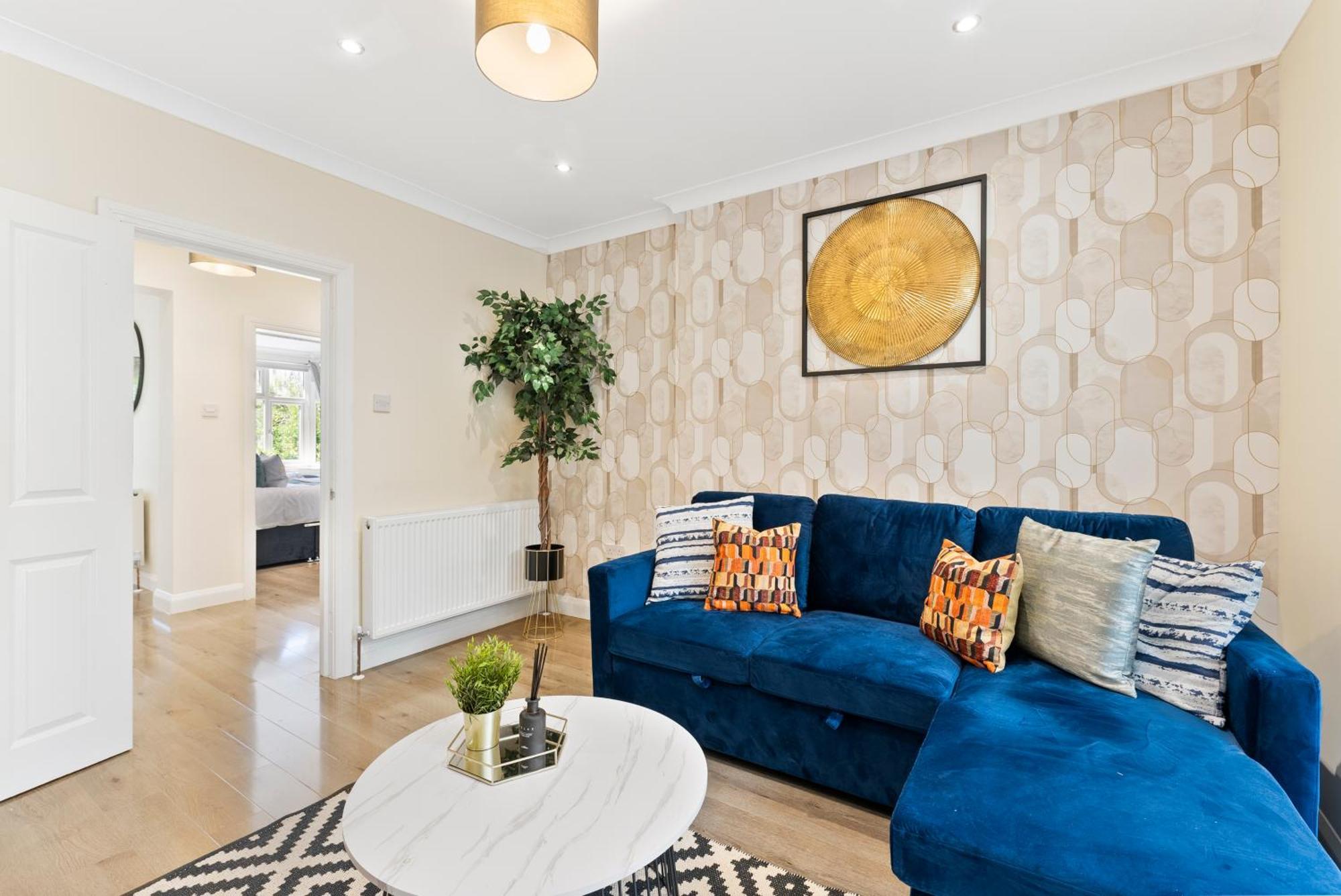 Stylish Wembley Gem - Parking -Sleeps 14 Villa London Exterior photo